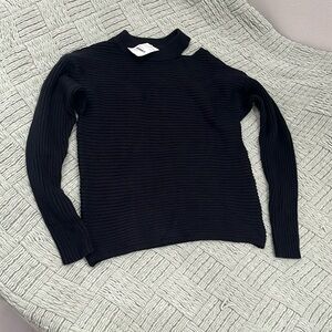 dee elly cutout shoulder ribbed knit sweater in black size S.